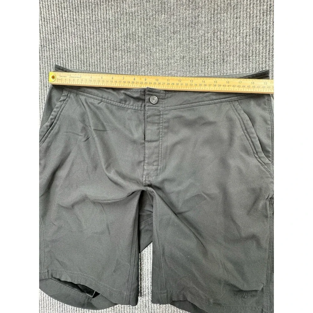 The North Face Shorts Mens‎ 38 Black Chino Golf Dress Zippered Pockets Logo